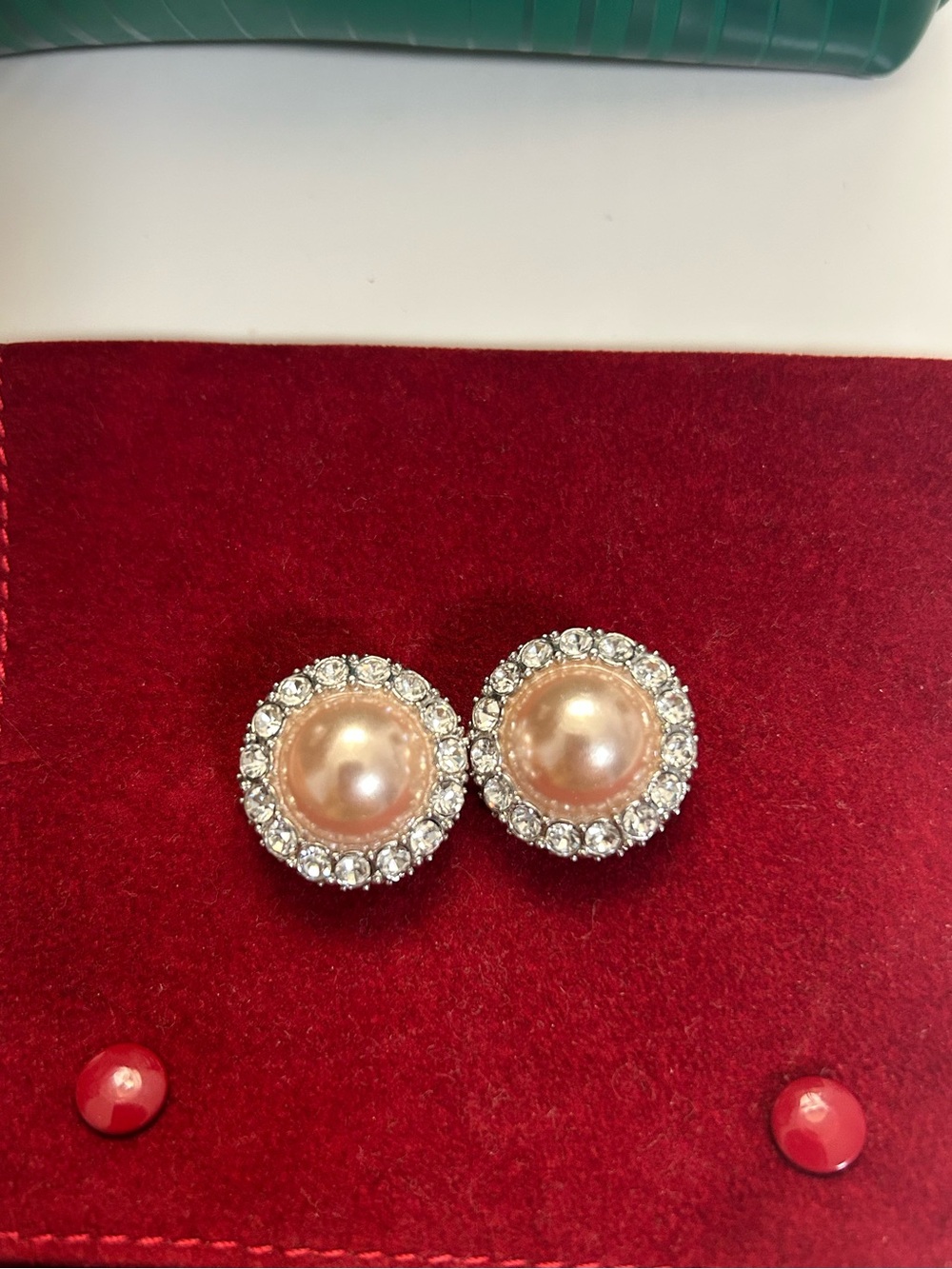 Kenneth Jay Lane (KJL)Pearl Halo Stud clip on Earrings - Pink Pearl